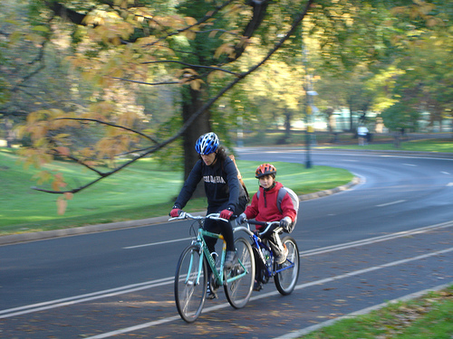 mom with kid on tadem bike