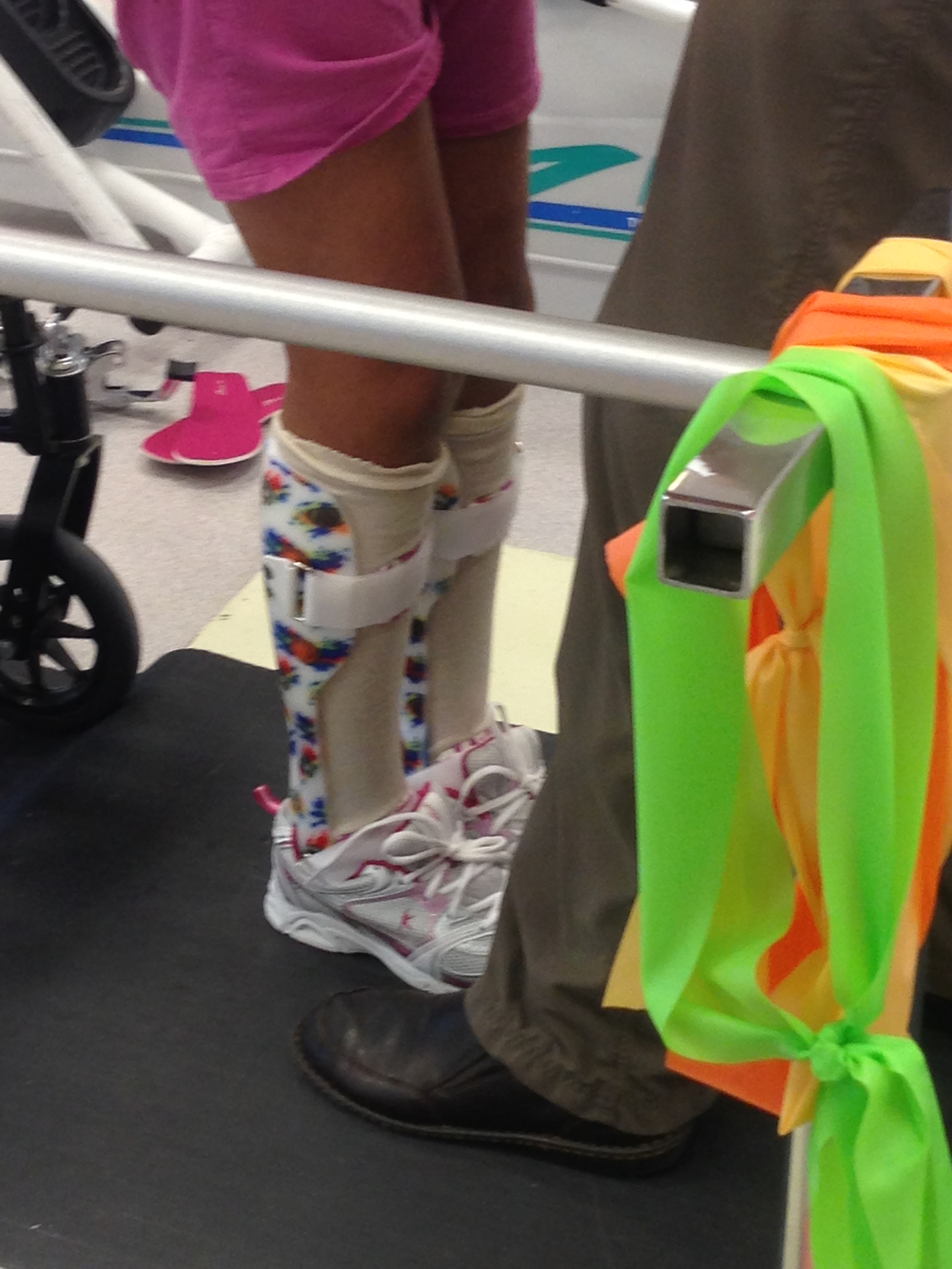 leg braces on a child with special needs, specialneedsinmycity.org copyright